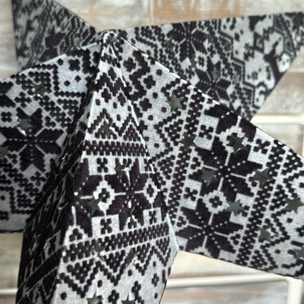 Foldable Perforated Winter Star